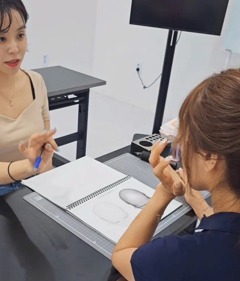 윤경뷰티 아카데미 데모 실습 장면
